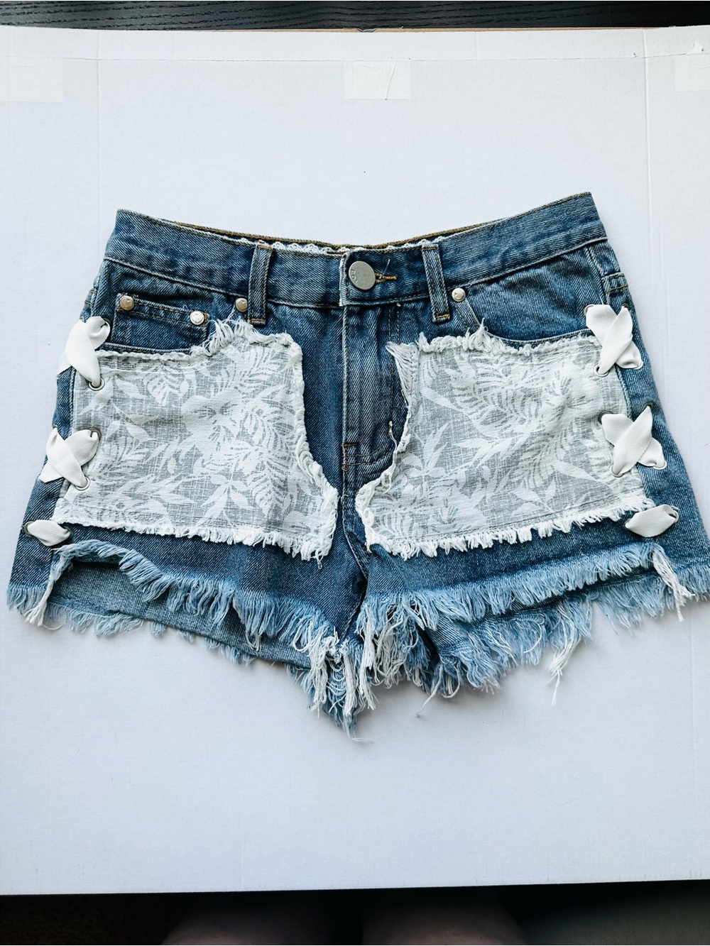 POL Lace Panel Distressed Denim Shorts Ribbon Detail Boho Size Small